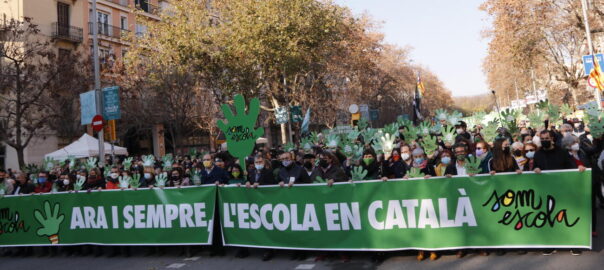 La capçalera de la manifestació per la immersió el 18 de desembre del 2021