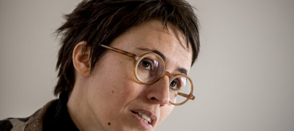 L'escriptora Eva Baltasar. Fotografia: Albert Salamé.