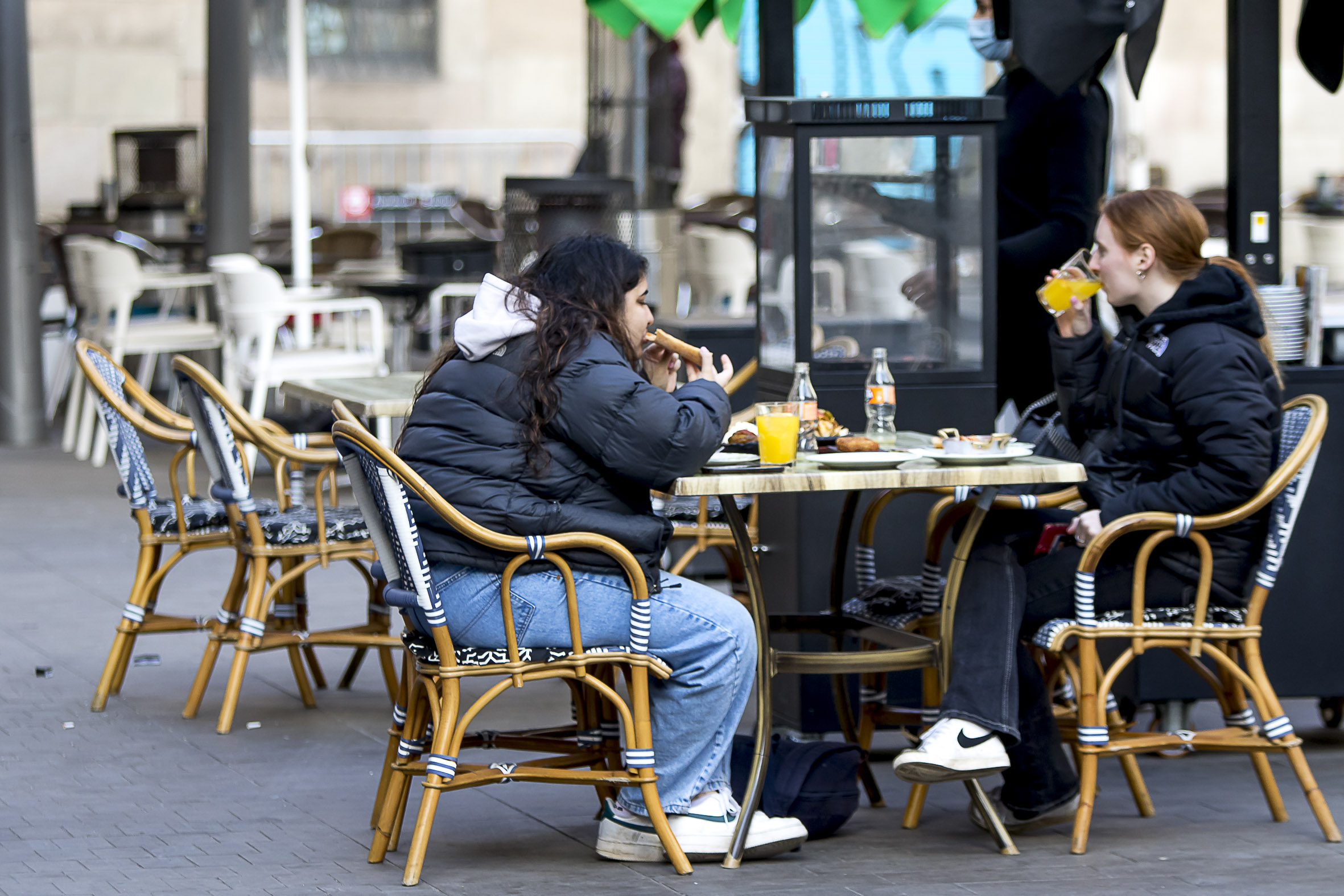 La inflació baixa al País Valencià i a les Illes i es manté estable a Catalunya al novembre