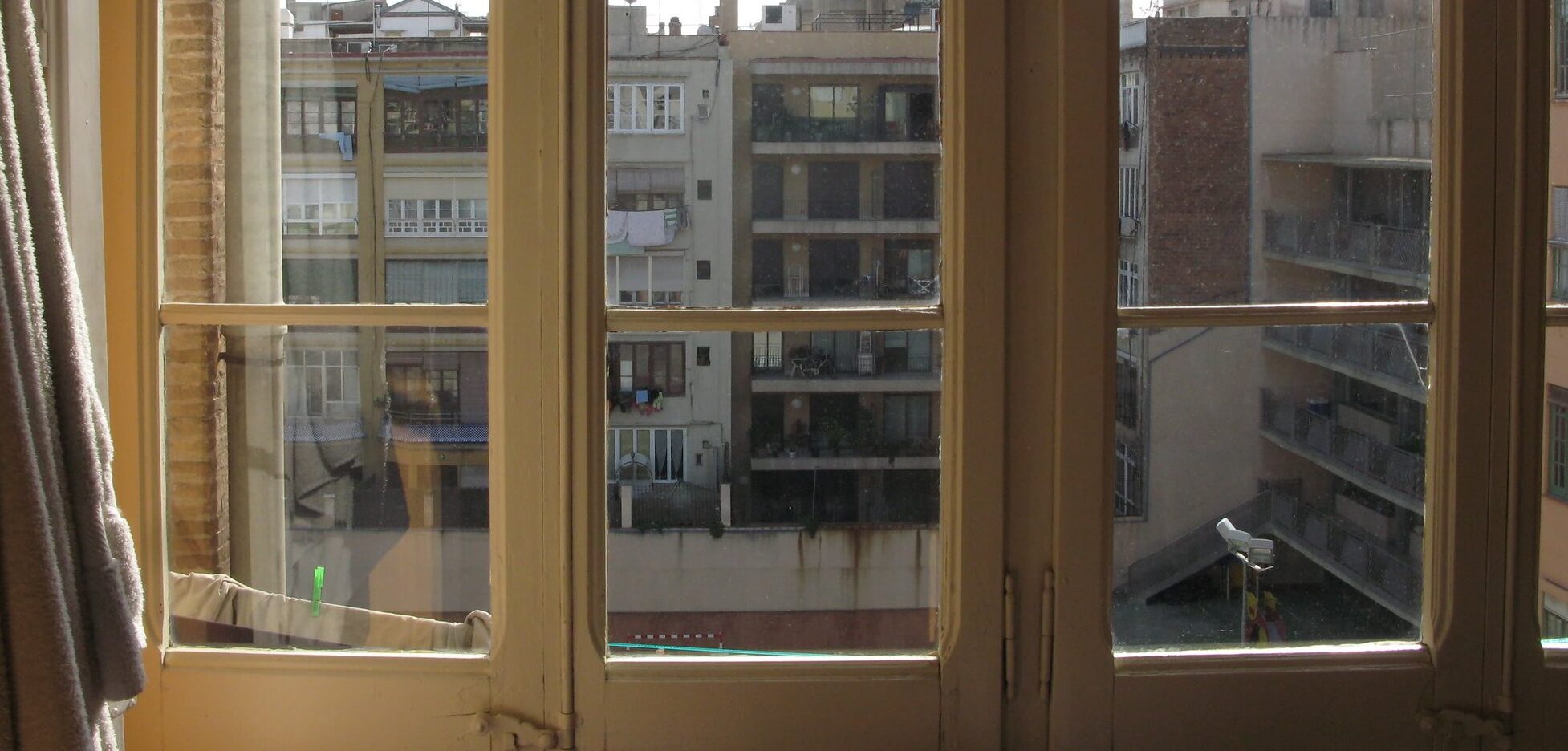 Un finestral de l'Eixample de Barcelona Autor: Jeyc Balmaseda