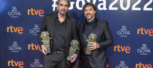 Fernando León de Aranoa i Javier Bardem amb els seus premis Goya per 'El buen patrón', considerat un film