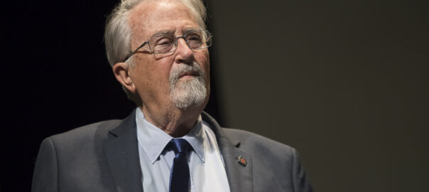 Joaquim Arenas recollint el Premi Martí Gasull (fotografia: Albert Salamé).