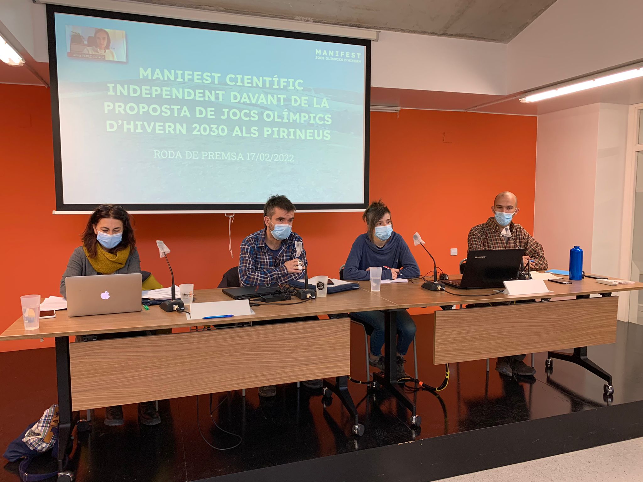 Federica Ravera, Ermengol Gassiot, Ariadna Nieto i Andreu Ubach, ponents de la presentació del manifest