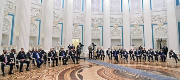 Bona part dels oligarques convocats per Putin al Kremlin després del començament de la invasió