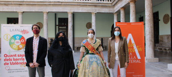 Presentació de la Falla Immaterial 2022. D'esquerra a dreta: Francisco Grimaldo, director del projecte; Ester Alba, vicerectora de Cultura de la Universitat de València; Carmen Martín, Fallera Major de València, i Elisa Valía, regidora de Transparència i Govern Obert de l’Ajuntament de València