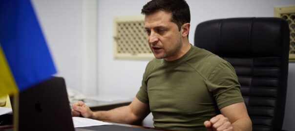 Zelenski, amb samarreta militar, en una imatge penjada al seu compte de Telegram aquestes darreres hores (fotografia: Telegram).