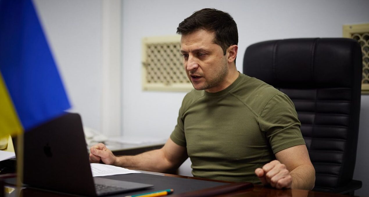 Zelenski, amb samarreta militar, en una imatge penjada al seu compte de Telegram aquestes darreres hores (fotografia: Telegram).