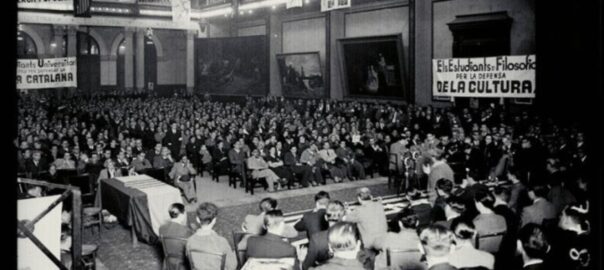 Acte d'intel·lectualitat adreçat a la joventut catalana, organitzat per la FNEC l'any 1937 (fotografia: Josep Maria Sagarra - Arxiu Nacional de Catalunya)