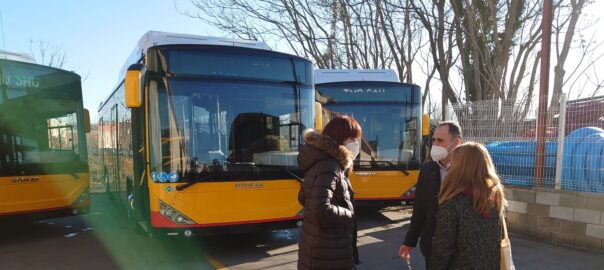 Les administracions del país continuen optant per busos de dièsel i gas (fotografia: Ajuntament de Girona).