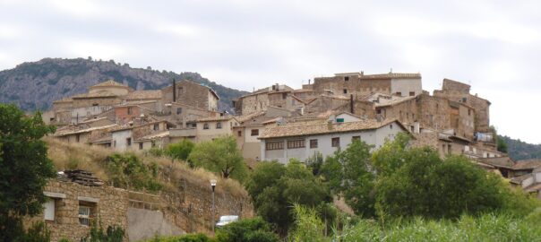 Vista de Beseit (fotografia: Jome / Wikimedia Commons / CC BY-SA 3.0).