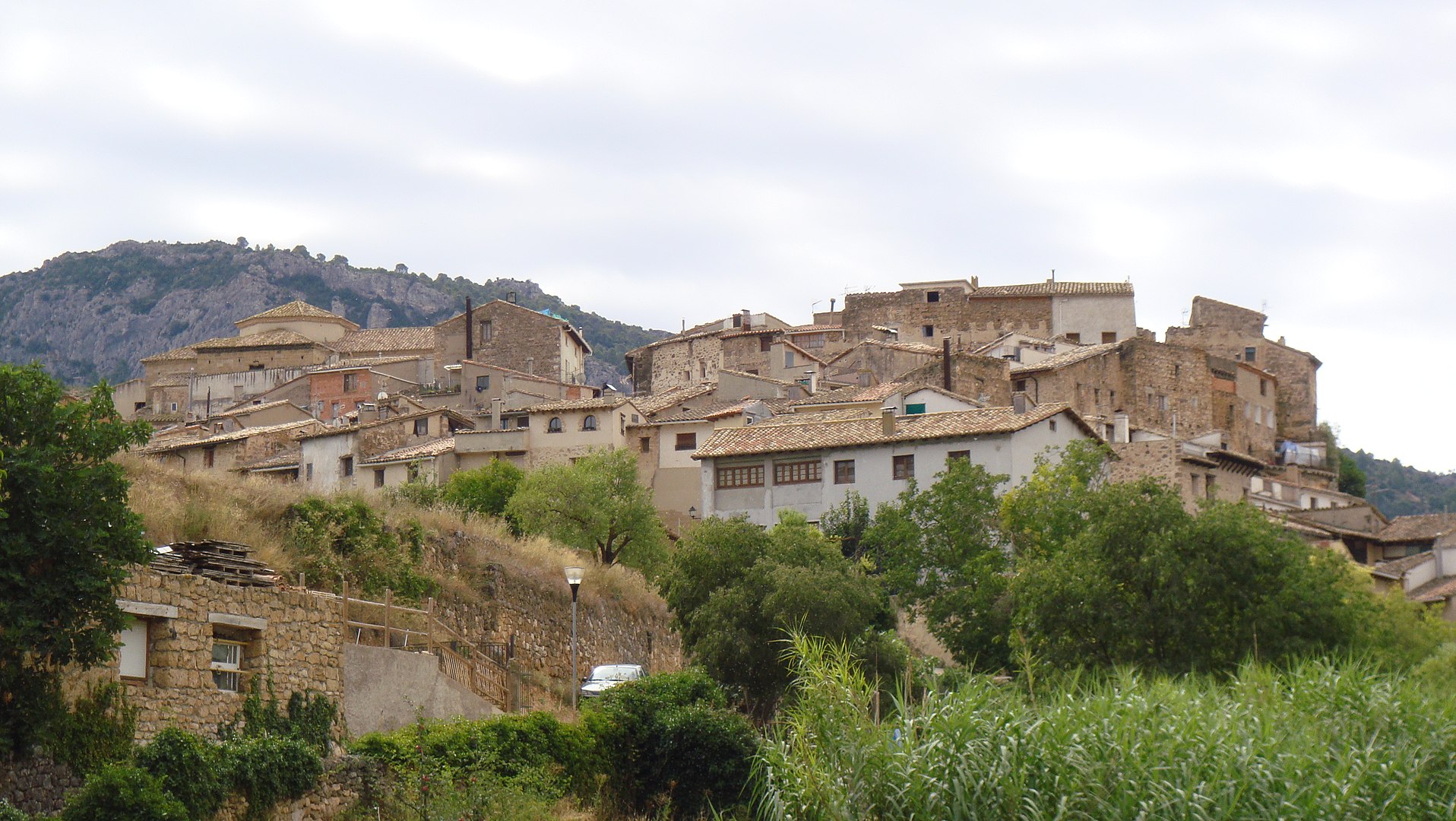 Vista de Beseit (fotografia: Jome / Wikimedia Commons / CC BY-SA 3.0).