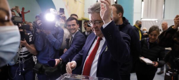 Jean-Luc Mélenchon en el moment de votar
