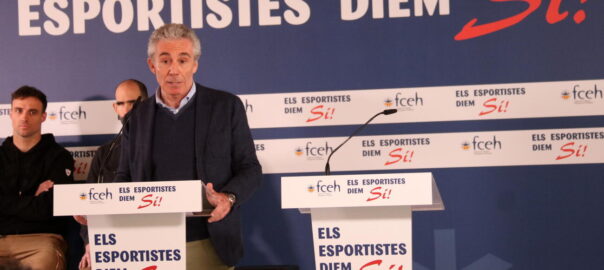 Fotografia: El president de la Federació Catalana d'Esports d'Hivern, David Samper, intervenint a l'acte en suport dels Jocs Olímpics d'Hivern