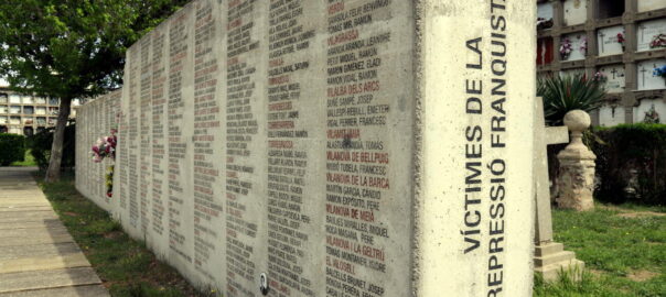 Monument dedicat a les víctimes de la repressió franquista al cementiri de Lleida