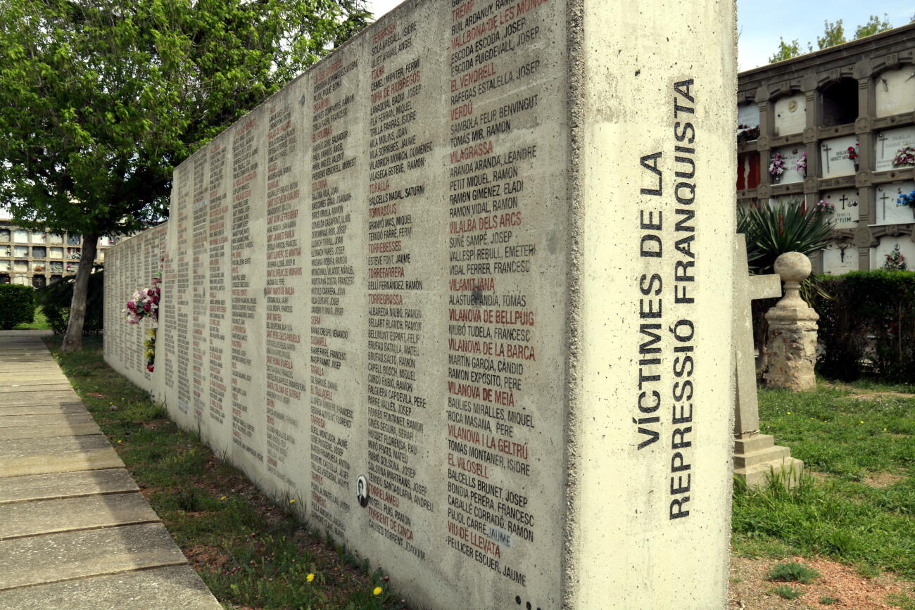 Monument dedicat a les víctimes de la repressió franquista al cementiri de Lleida