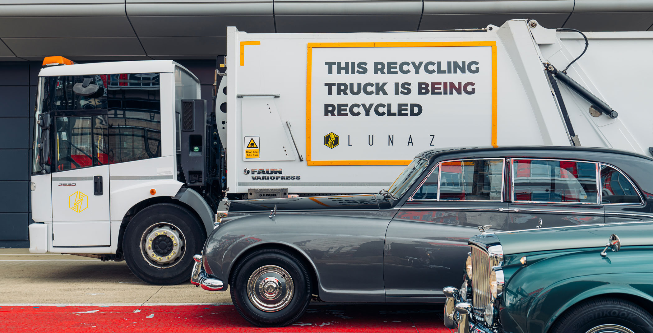 Els britànics de Lunaz volen aplicar l'aprenentatge en la reconversió elèctrica de vehicles clàssics de luxe a camions d'escombraries (fotografia: Lunaz).