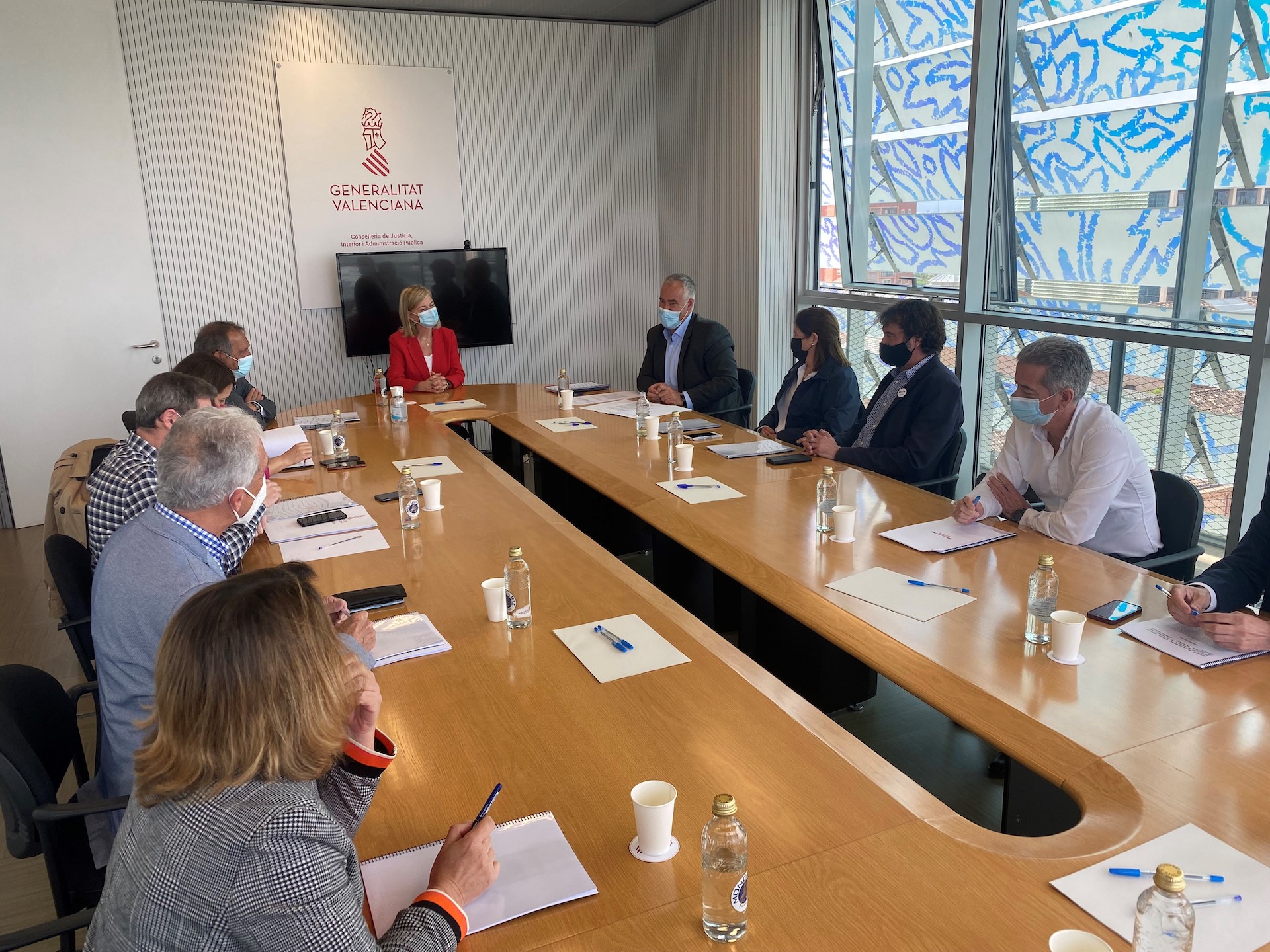 La reunió d'avui entre la consellera Gabriela Bravo i els membres de la comissió redactora de l'informe