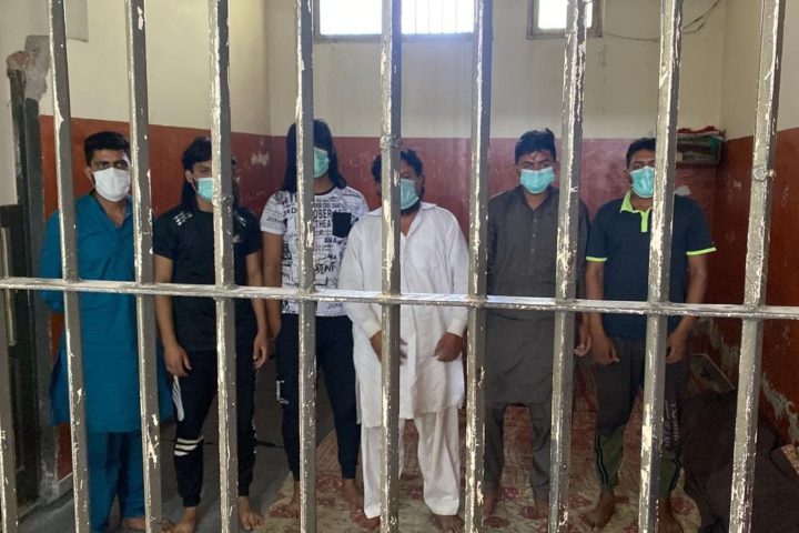 Sis familiars empresonats acusats de l'assassinat de les dues dones. Policia del Panjab