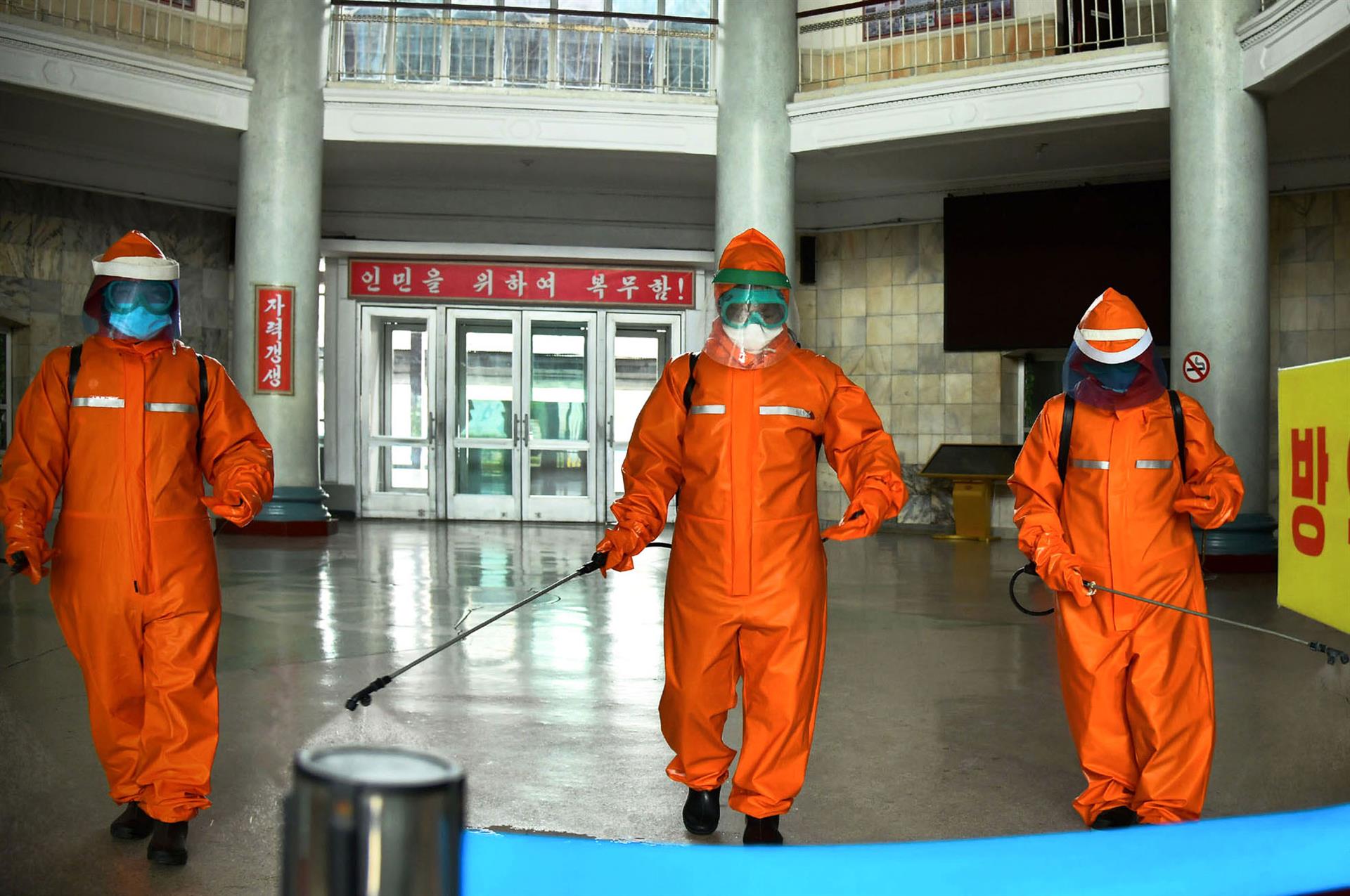 Tasques de desinfecció en la capital de Corea del Nord, Pyongyang. Fotografia: Europa Press/kcna/dpa