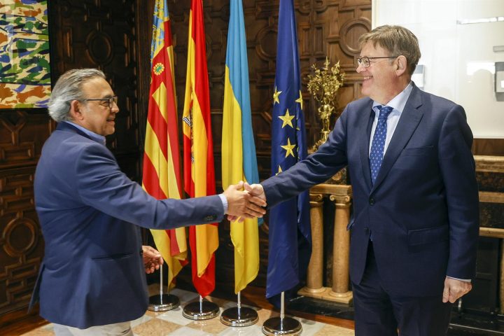 Manolo Mata i Ximo Puig en una reunió mantinguda aquesta setmana al Palau de la Generalitat (EFE)