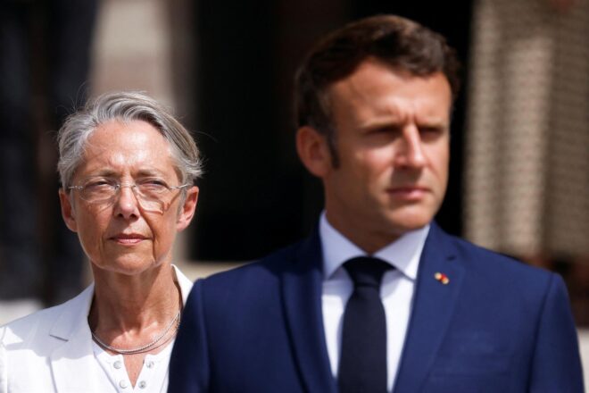 La moció de censura de l’esquerra contra el govern francès fracassa tot i el suport de Le Pen