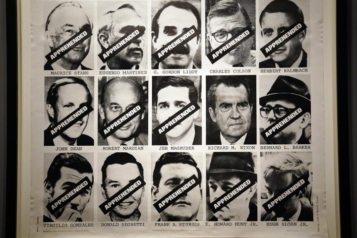 Cartell propagandístic demanant la dimissió de Nixon arran del Watergate. Fotografia: Will Oliver/EFE
