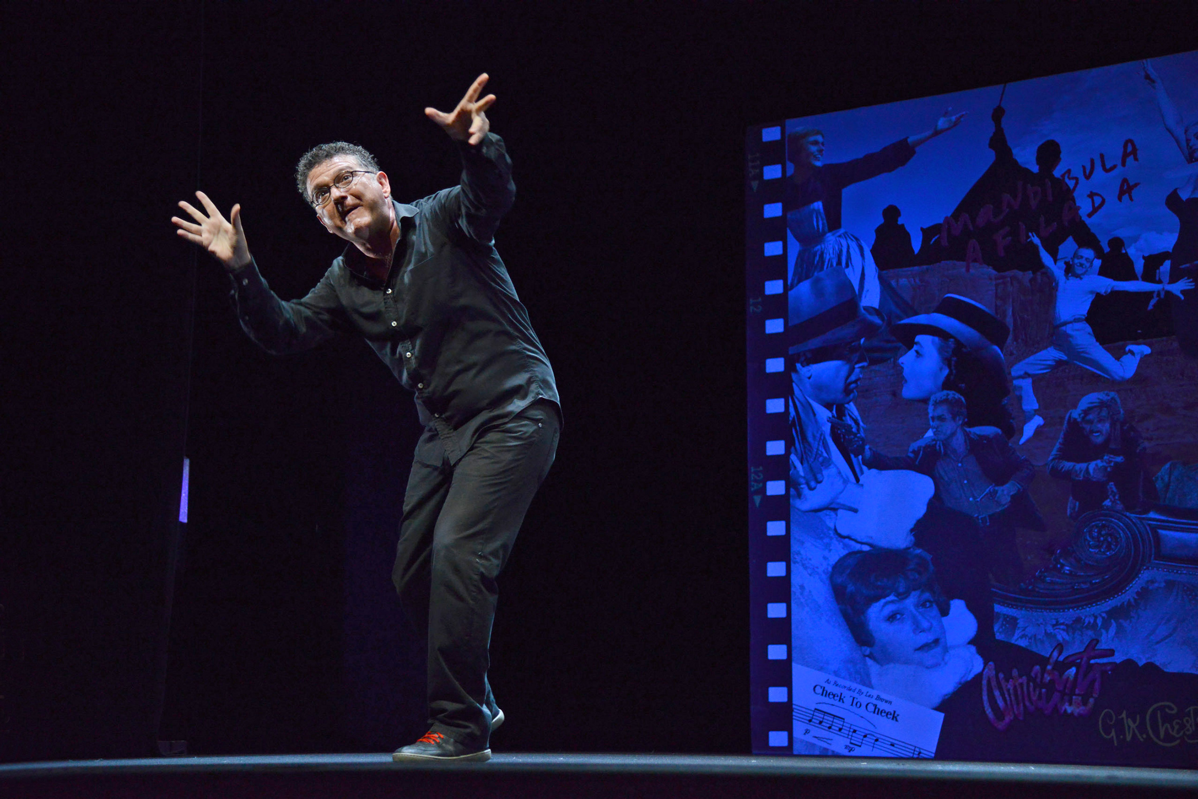 Alberola en un moment de la representació de 'Ficció'.