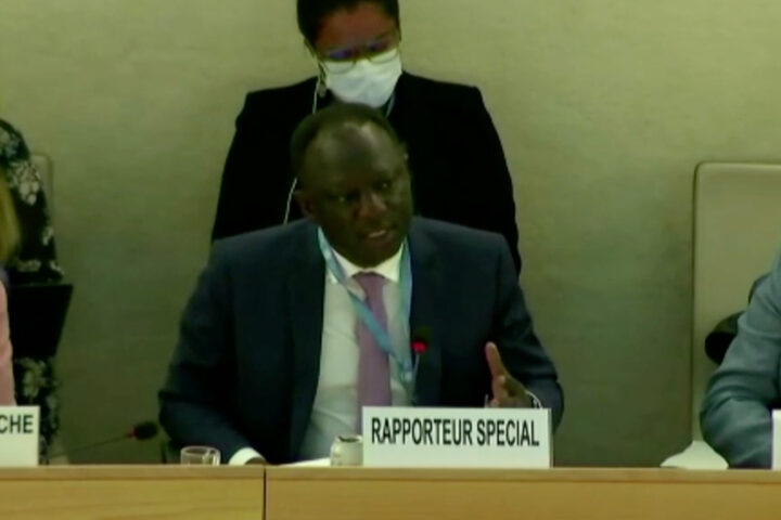 El relator especial de l'ONU, Clément Nyaletsossi Voule, en un moment de la intervenció (Foto: ONU)
