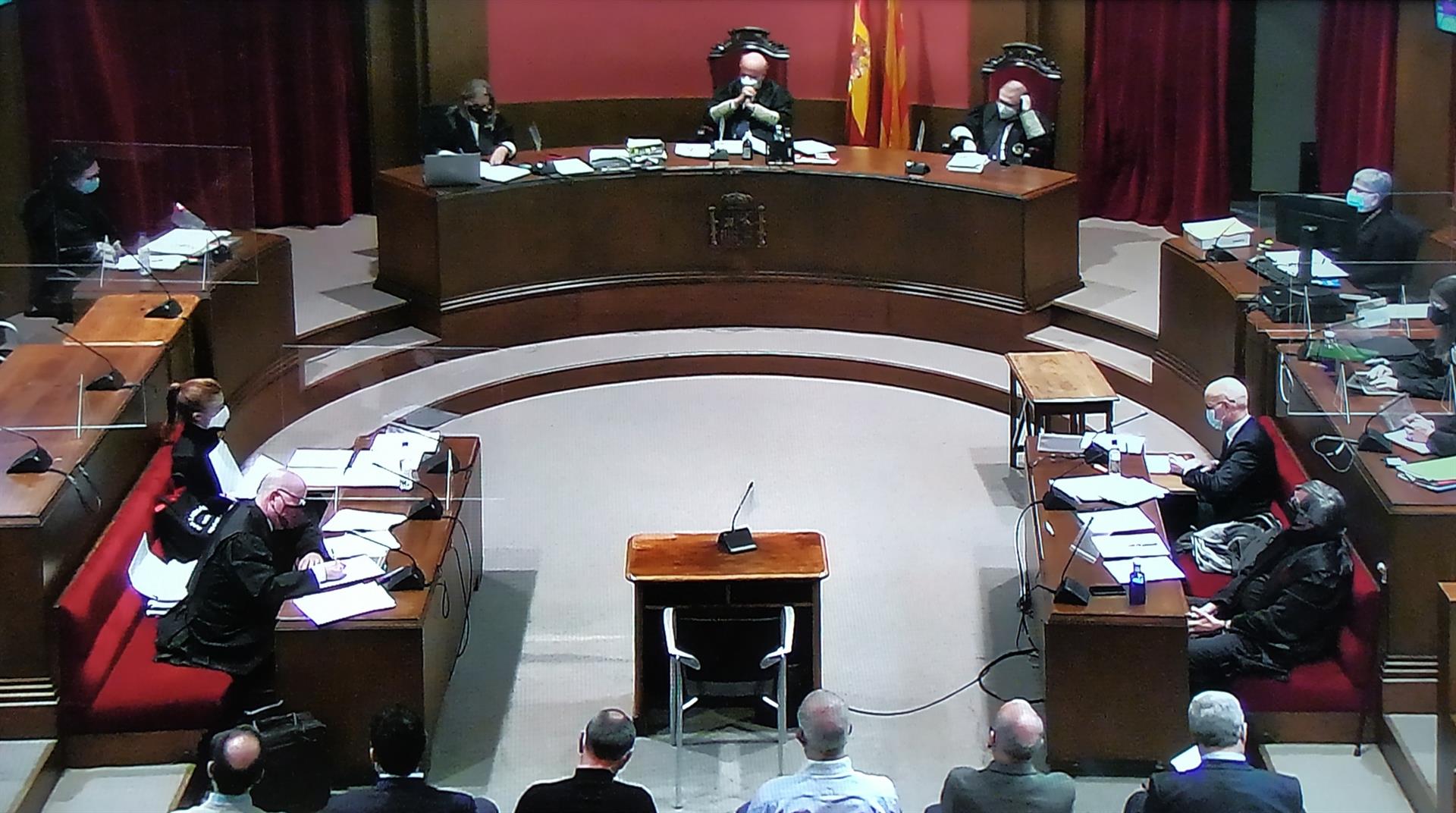 Ex-directius de l'ACA asseguts al banc dels acusats durant el judici del gener (Foto: Europa Press)