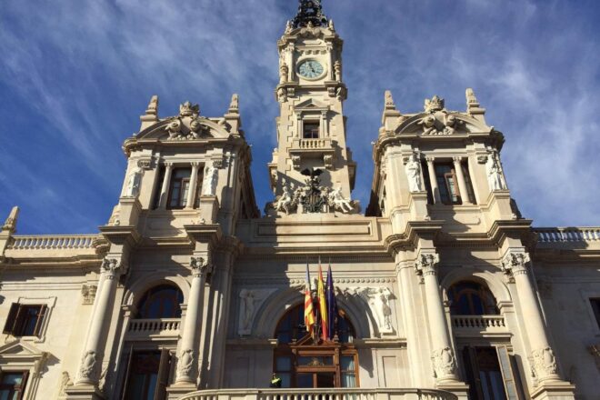 La comissió municipal de Cultura aprova el canvi d’accent de València i afegir la denominació en castellà