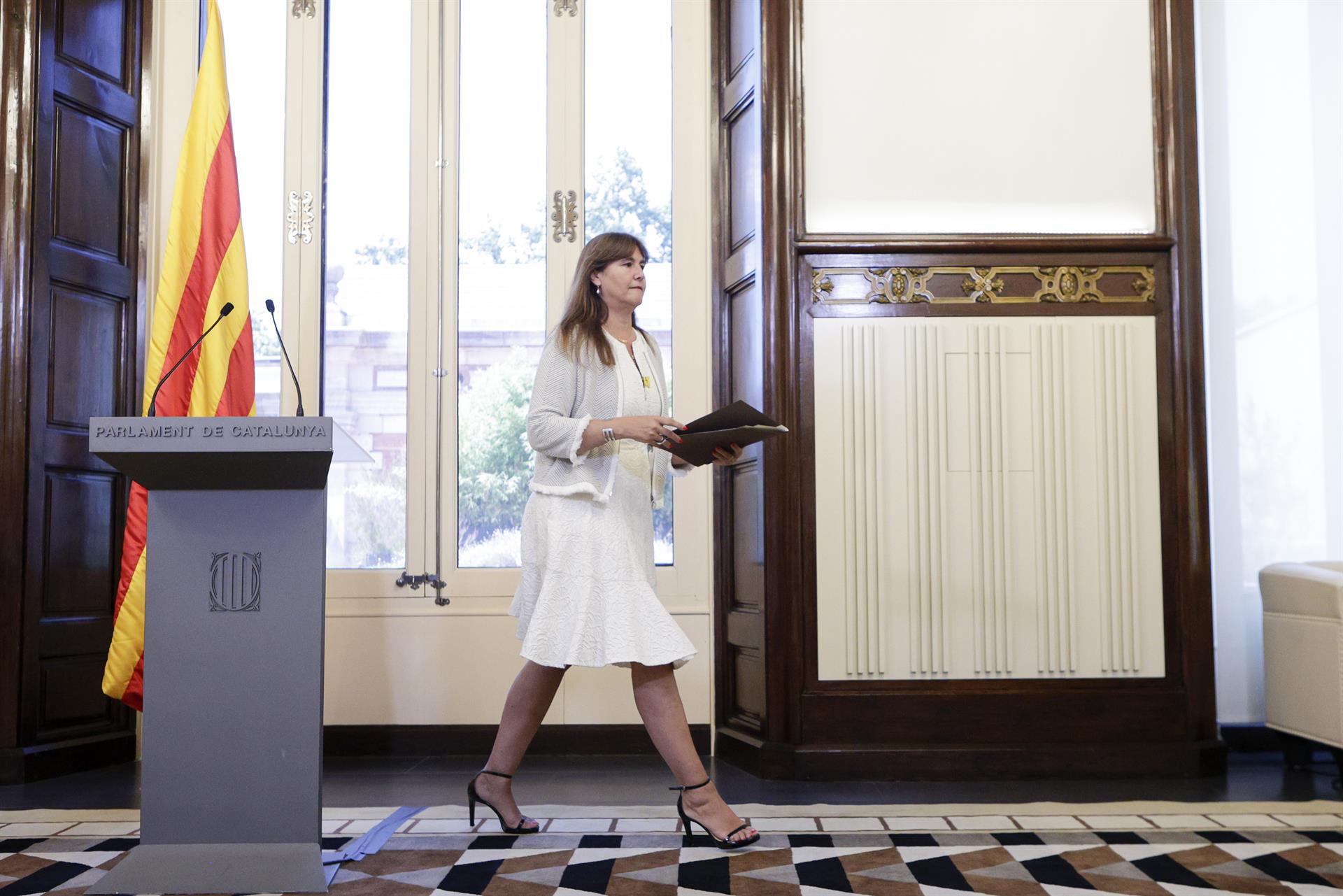 Laura Borràs després de la intervenció en què va anunciar que no pensava dimitir (fotografia: Quique Garcia).