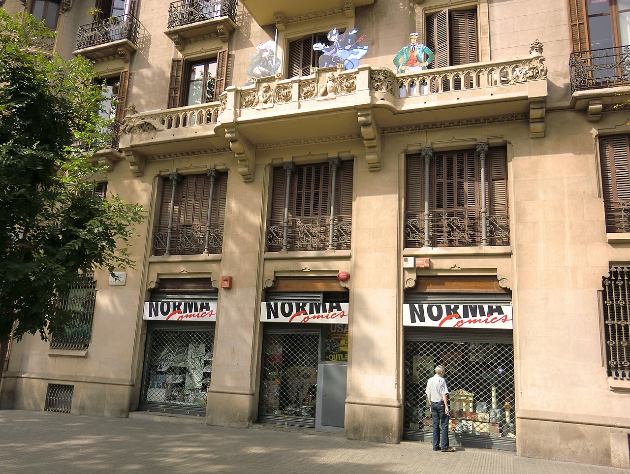 Façana de l'editorial (Foto: Wikimedia/Ssola)