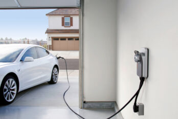 Amb l’electrificació, el model d’abastir de combustible el nostre vehicle canviarà i fonamentalment el carregarem a casa (fotografia: Chargepoint).