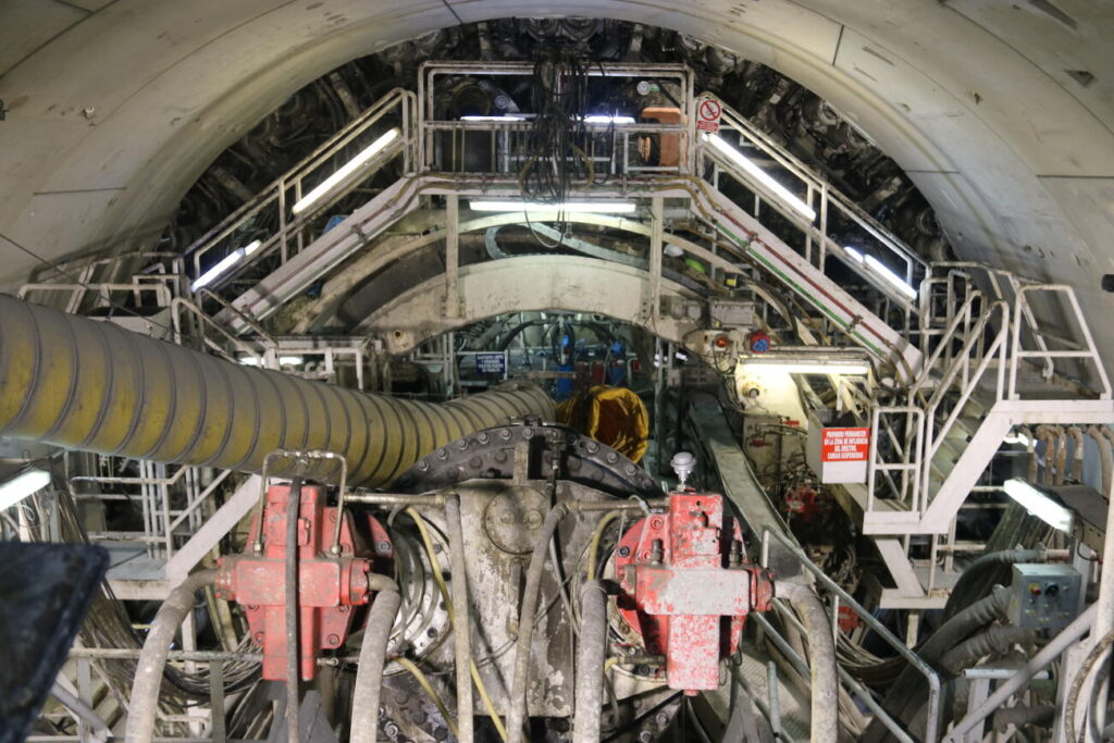 La tuneladora reprèn els treballs al tram central de la L9