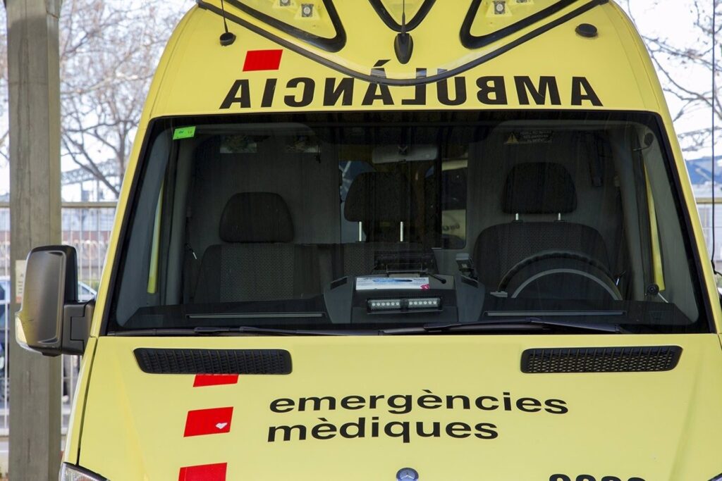 Un home sense llar mor en plena onada de fred a Badalona