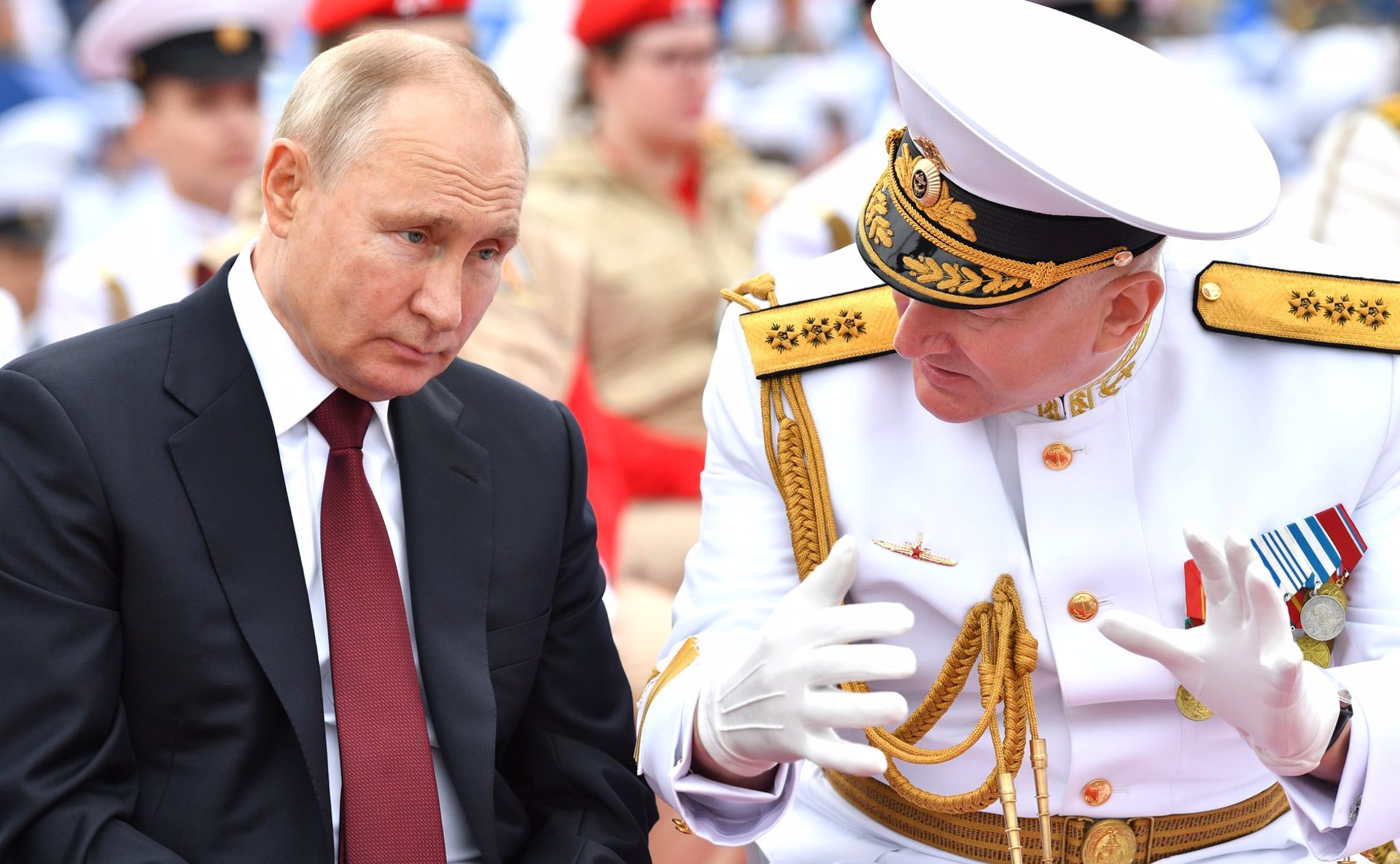 Vladímir Putin i el comandant de la Marina russa, Nikolai Yevmenov.