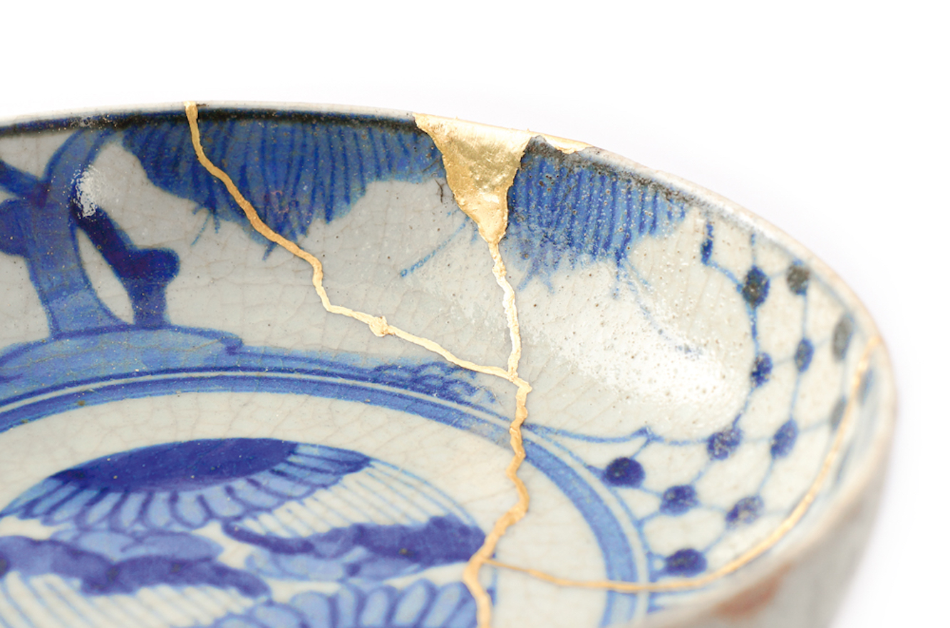 El ‘kintsugi’ és una tècnica japonesa de reparació de peces de ceràmica trencada amb or en pols