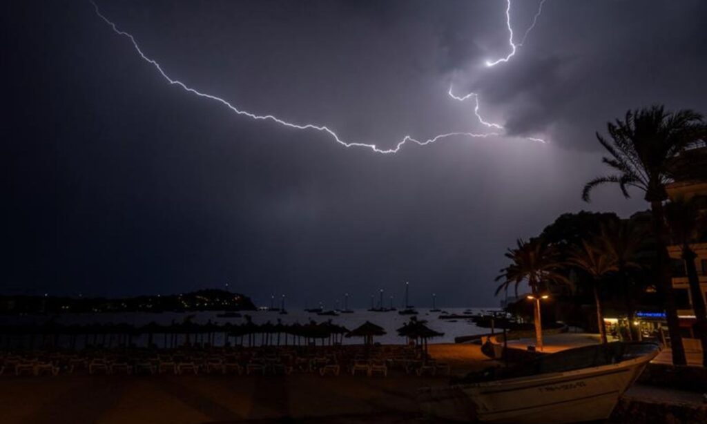 [VÍDEOS] Tempestes, calamarsa i bona part del país en alerta pel risc d’inundacions