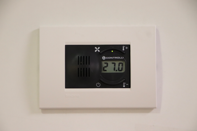 Aire condicionat a 27 graus i aparadors apagats a les deu del vespre: entra en vigor el decret d’estalvi energètic