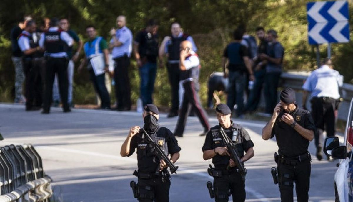 La policia a Subirats, moments després de la mort de Younes Abouyaaqoub (fotografia: ACN).
