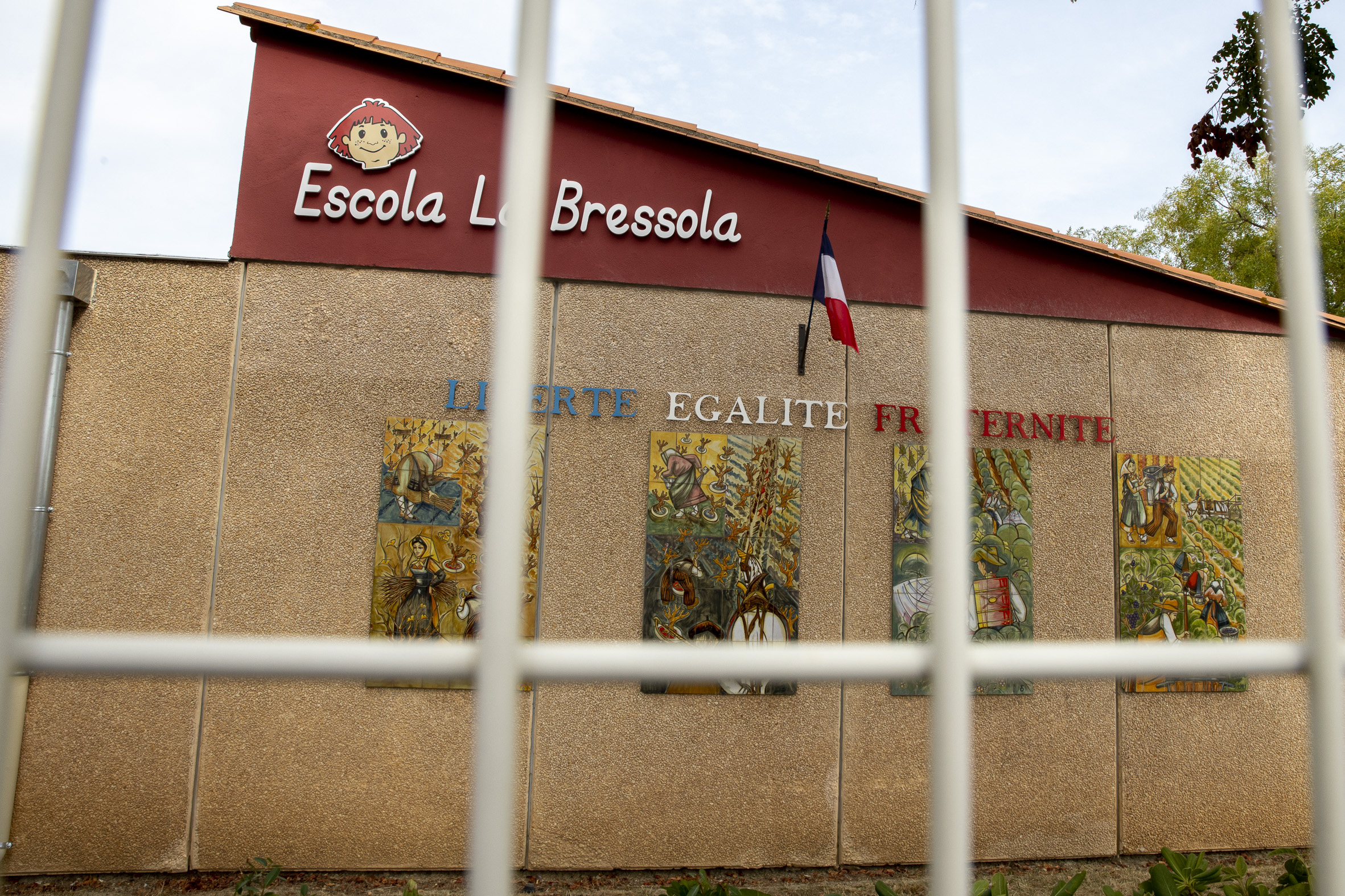 Façana de l'escola la Bressola (fotografia: Albert Salamé).