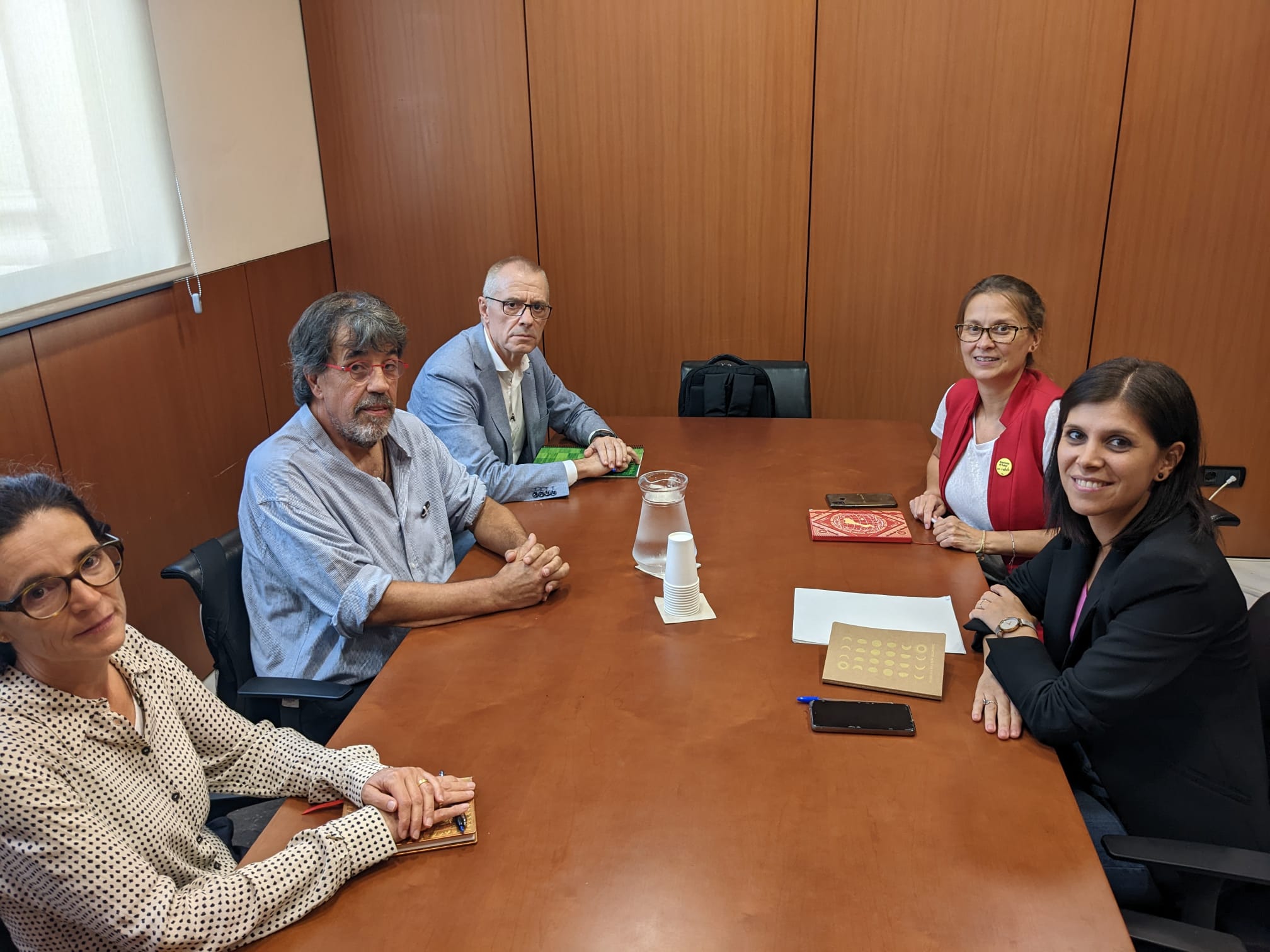 La delegació de l'ANC reunida amb ERC al parlament (fotografia: ANC)
