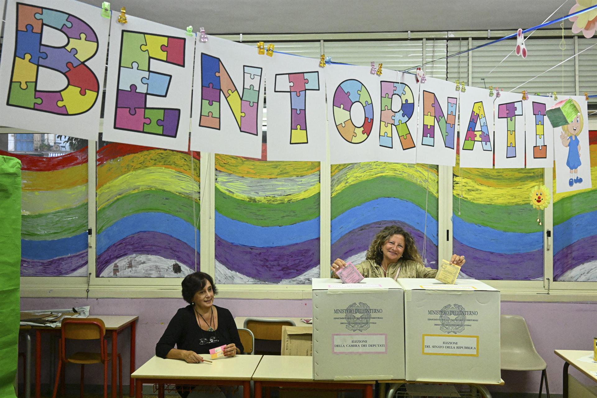 Un col·legi electoral de Nàpols (fotografia: Ciro Fusco).