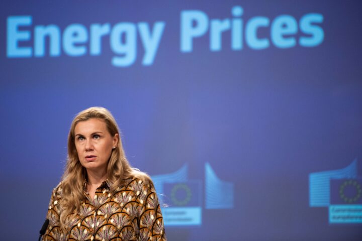 Primer pla de l'eurocomissària d'Energia, Kadri Simson, durant una conferència de premsa (fotografia: EBS)