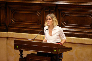 La presidenta del grup En Comú Podem, Jéssica Albiach, al parlament (fotografia: ACN/Jordi Borràs)