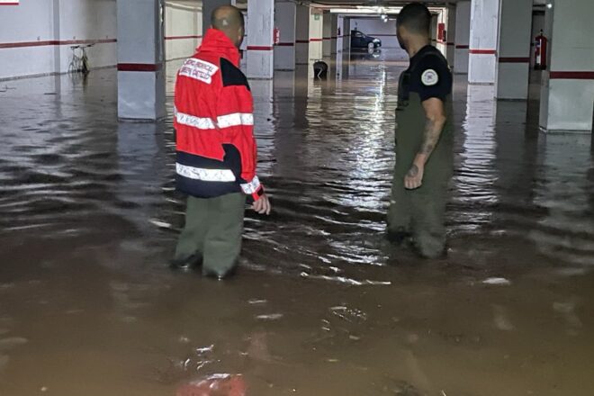 S’ha mort un agent de la policia local de Calp en el rescat d’un vehicle atrapat per l’aigua