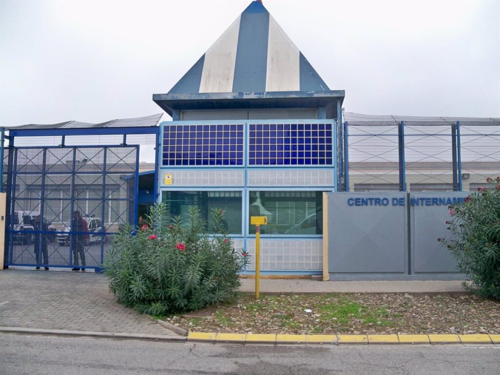 Canvi en la política migratòria europea: avala els centres de deportació fora de la UE