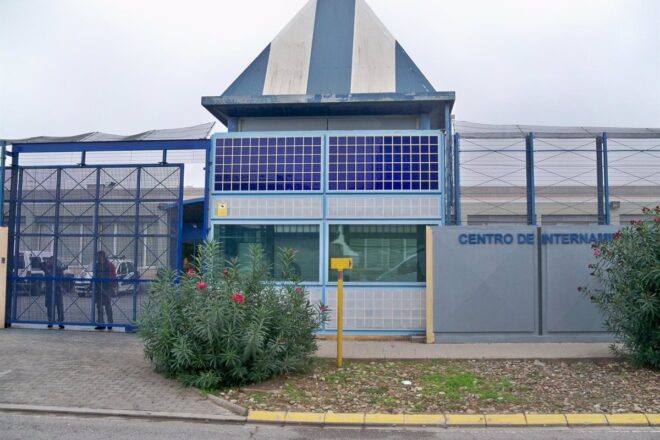 Canvi en la política migratòria europea: avala els centres de deportació fora de la UE