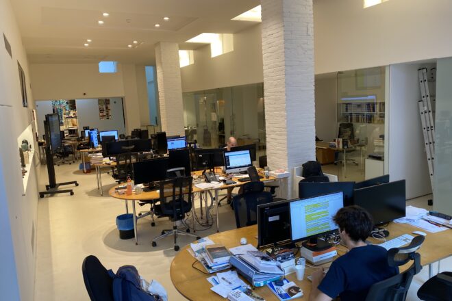 Aquest Sant Jordi la redacció de VilaWeb us obre les portes