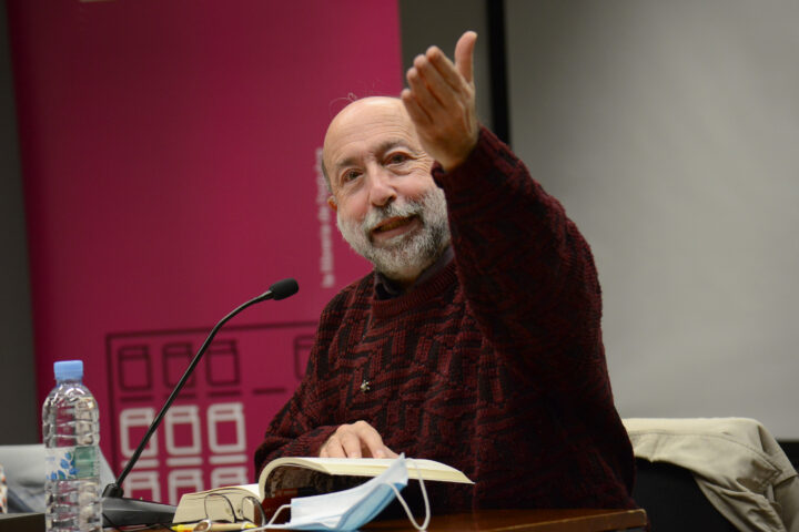 Antoni Royo, durant la presentació del llibre a València (fotografia: Prats i Camps).